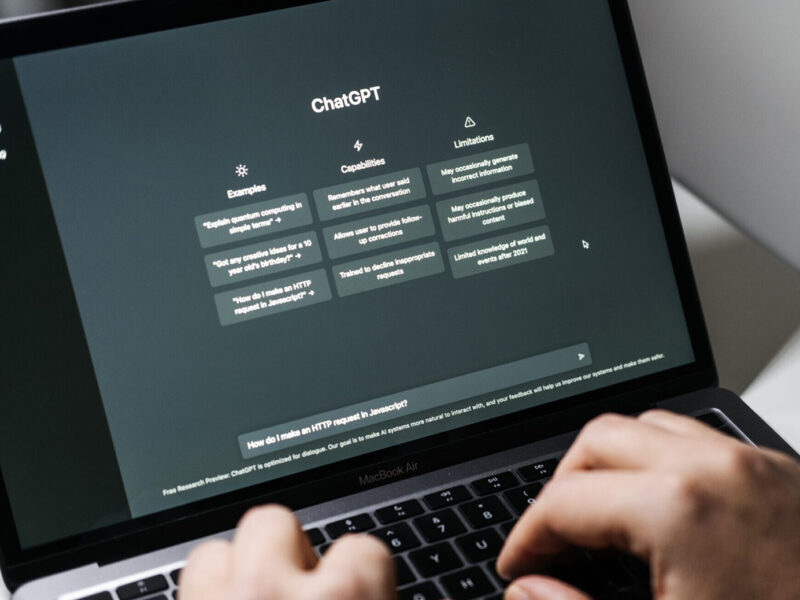 Discover The Pros & Cons of AI in Marketing